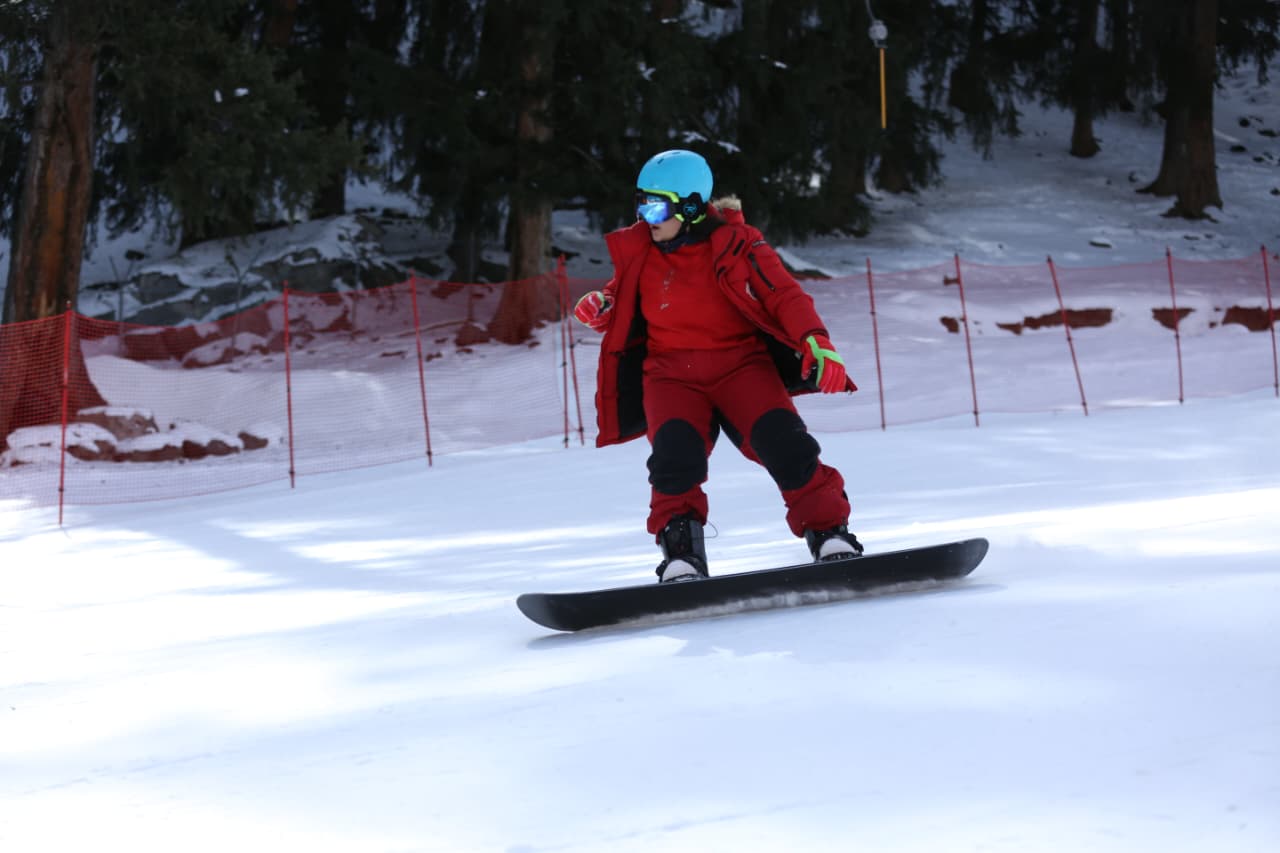 Snowboarding : Carving a New Path in Winter Adventure